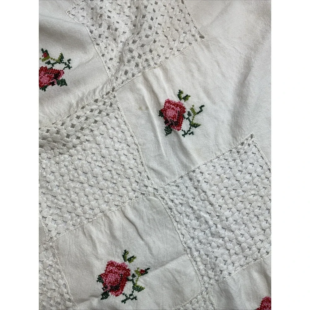 Vintage Tablecloth Embroidered Roses Patchwork 46 X 46 Square